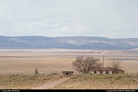 Hors de la ville : old house in the amazing state of Arizona, approaching the Canyon de Chelly...
