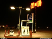 Kayenta : Gas station at Kayenta.
