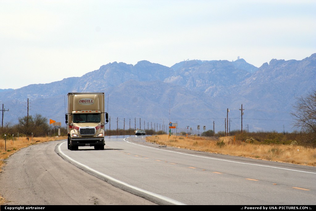 Picture by airtrainer: Hors de la ville Arizona   truck, road