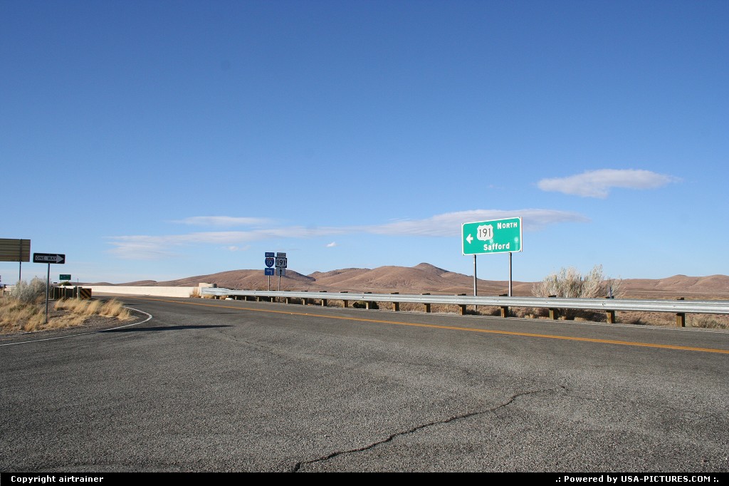 Picture by airtrainer: Hors de la ville Arizona   interstate, road