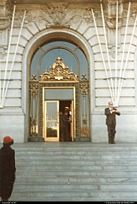 California, City Hall main entrance