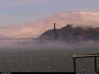 San Francisco apparait au milieu de la brume