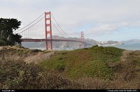San Francisco : Le Golden Gate Bridge est un pont suspendu qui traverse le 