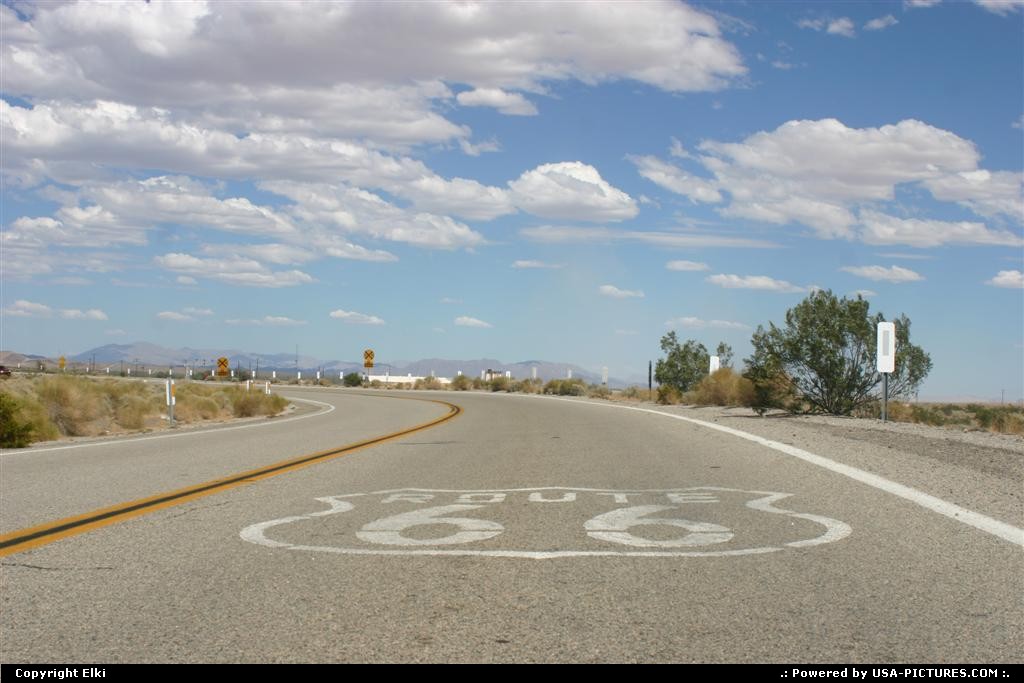 Picture by elki: Amboy California   Route 66, 66 road
