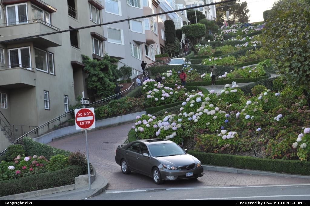 Picture by elki: San Francisco California   lombard street old car