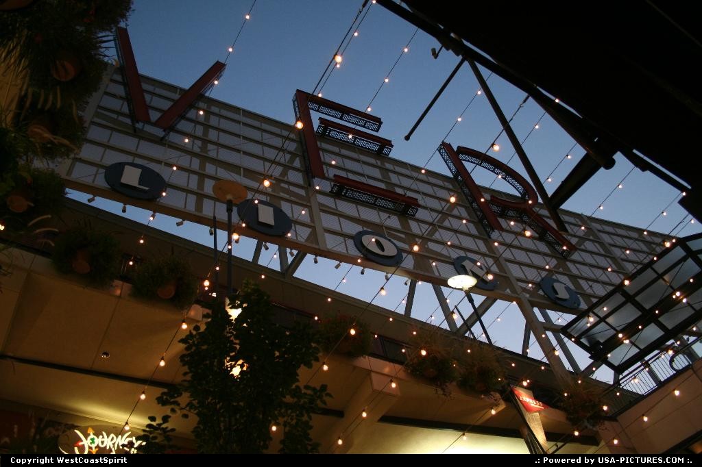 Picture by WestCoastSpirit: Denver Colorado   sign, restaurant, bar, retails, neon