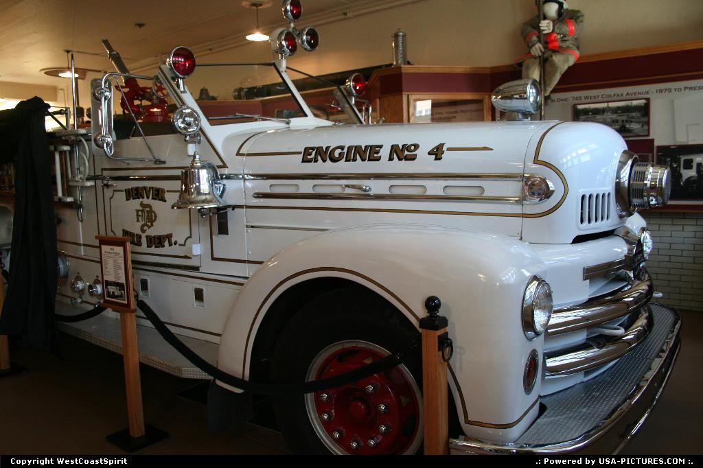 Picture by WestCoastSpirit: Denver Colorado   camion, pompiers, ancien