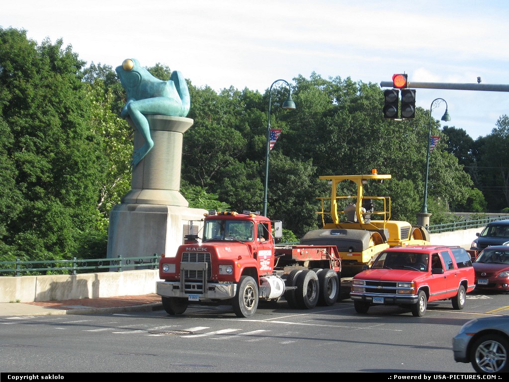 Picture by saklolo: Not in a City Connecticut   Frog Bridge