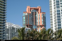 Miami Beach : buidings face to miami beach