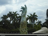 Miami Beach : The Holocaust Memorial viewed from Meridian avenue