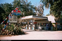 Not in a city : Une station Amoco au milieu de nulle part, en Floride. En route vers Pensacola depuis Orlando et via Daytona. Regardez le prix du galon d'essence! Une poque decidement rvolue !