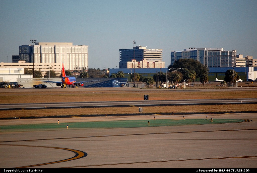 Picture by LoneStarMike: Tampa Florida   airport, airplane, buildings
