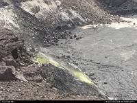 Hawaii Volcanoes national park: Lava down into the crater
