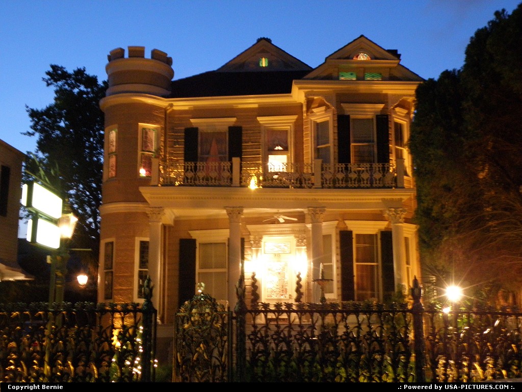 Picture by Bernie: New Orleans Louisiana   house, night 