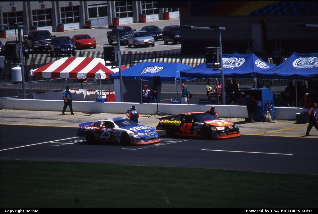 Picture by Bernie: Concord North-carolina   cars, speedway, NASCAR