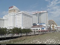 Atlantic City : Trump Taj Mahal from the beach