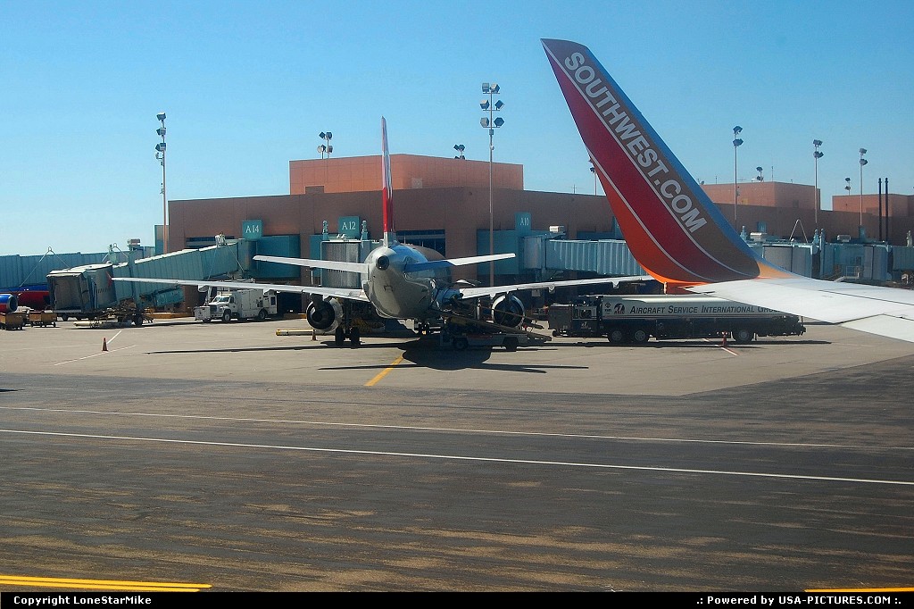 Picture by LoneStarMike: Albuquerque New-mexico   plane, airport