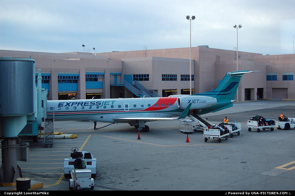 Picture by LoneStarMike: Albuquerque New-mexico   expressjet, airport