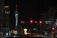Las Vegas : Las vegas strip. Stratosphere au fond.