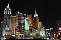 Las Vegas : Vegas by night, cruising down the strip and roaming from on resort front door to the other ... New York New York, starring some cliches of the Big Apple ...