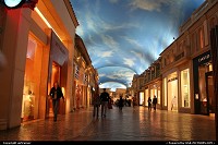 Shopping au casino Venetian, l'éclairage du plafond simule la lumière naturelle...une expérience vraiment bluffante !