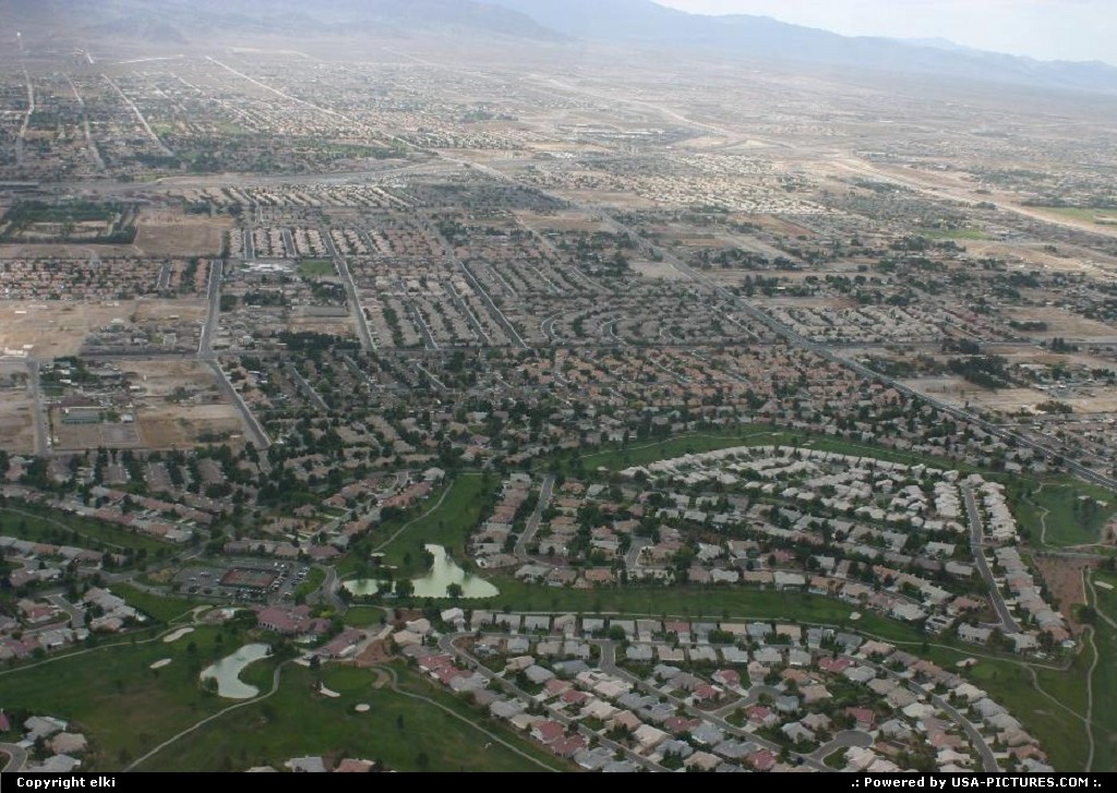 Picture by elki: Las Vegas Nevada   plane, houses
