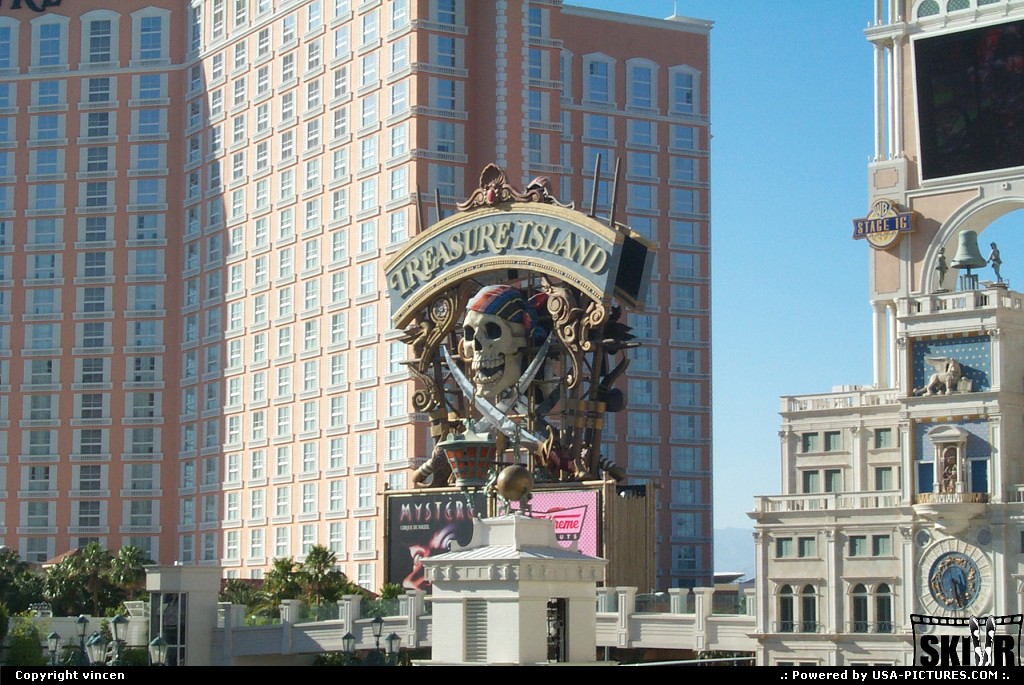 Picture by vincen: Las Vegas Nevada   treasure island casino