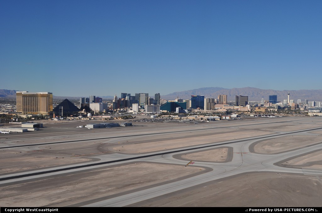 Picture by WestCoastSpirit: Las Vegas Nevada   LAS, boeing, las-msp, 757-300, Delta, strip, vegas, resort, casino, sin city