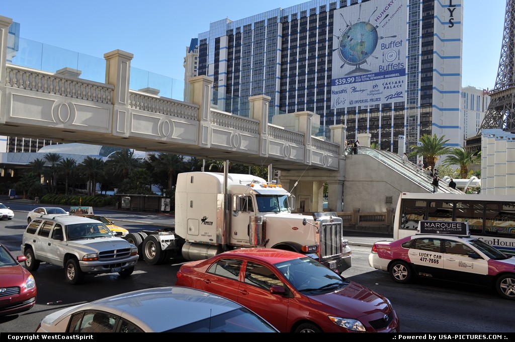 Picture by WestCoastSpirit: Las Vegas Nevada   vegas, gambling, strip, sin city, casino, resort, truck