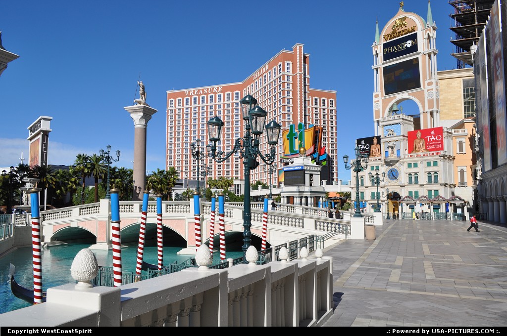 Picture by WestCoastSpirit: Las Vegas Nevada   strip, gambling, slots, casino, neon, sin city
