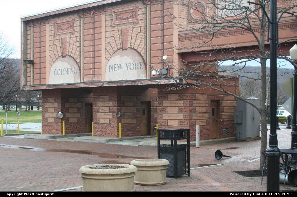 Picture by WestCoastSpirit: Corning New-york   bank, drive-inn