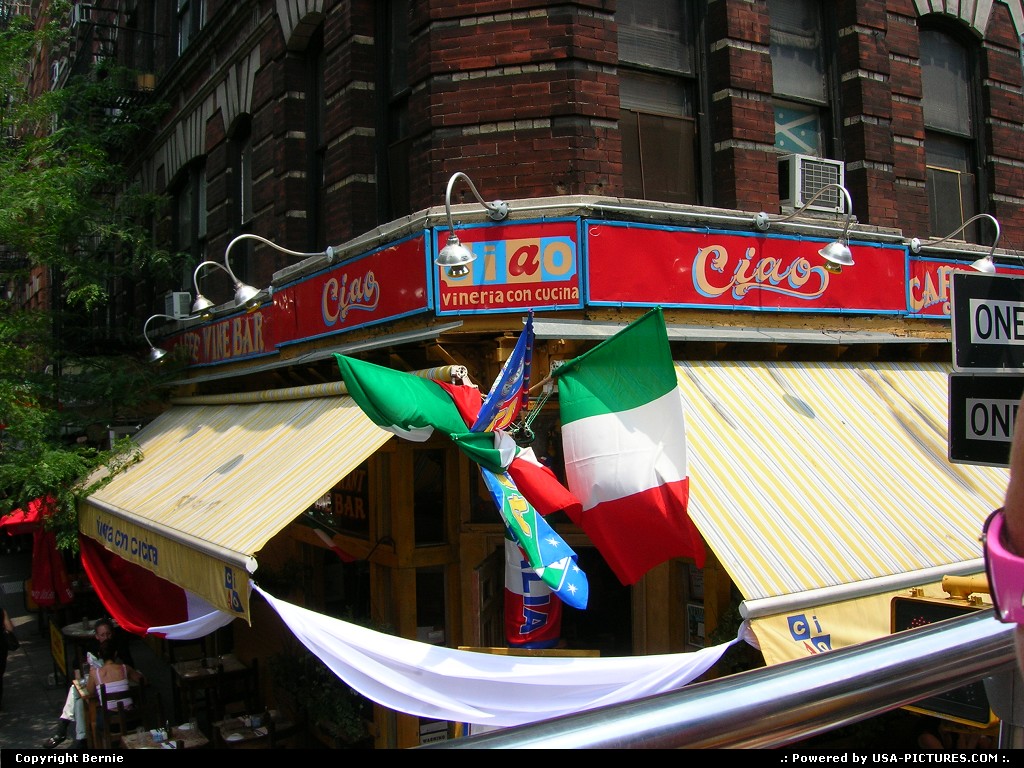 Picture by Bernie: New York New-york   restaurant, flag, Italy