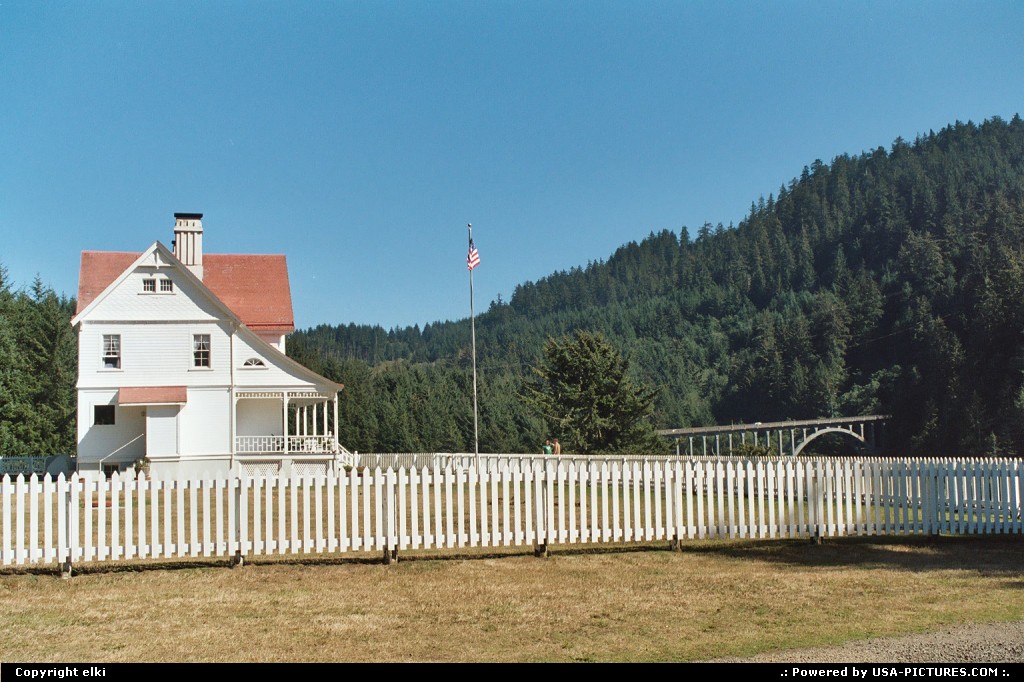 Picture by elki: Yachats Oregon   lighthouse, forest