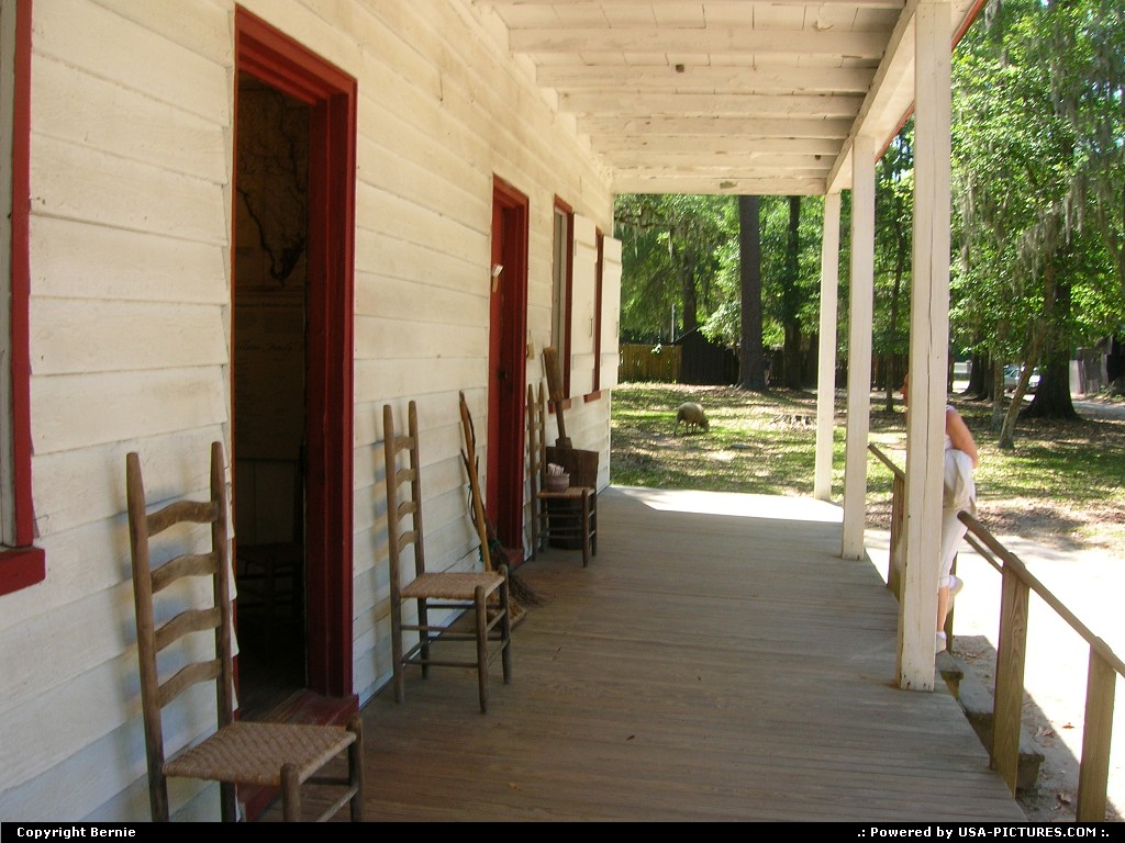 Picture by Bernie: Charleston South-carolina   plantation, slave, house