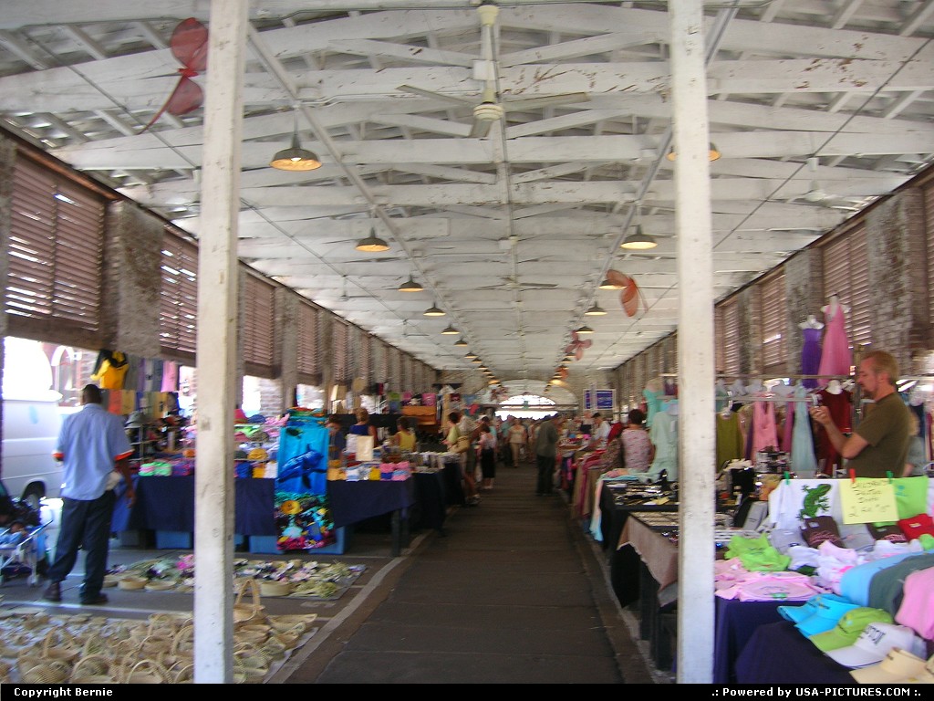 Picture by Bernie: Charleston South-carolina   market, shops, people