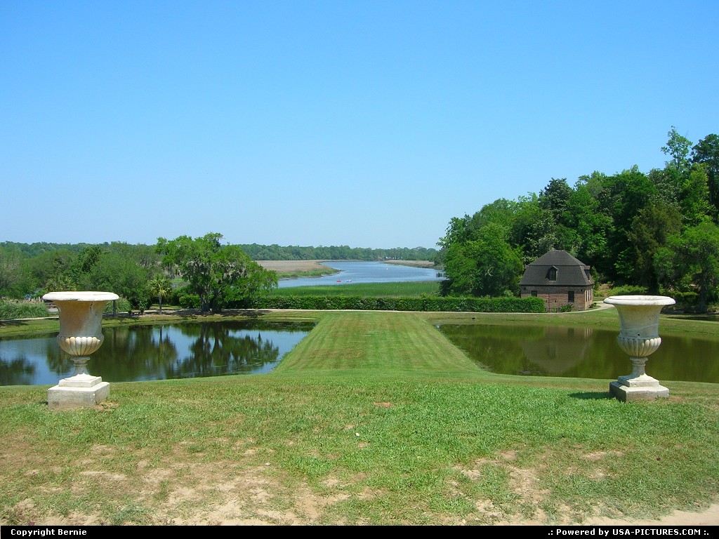 Picture by Bernie: Charleston South-carolina   plantation, river