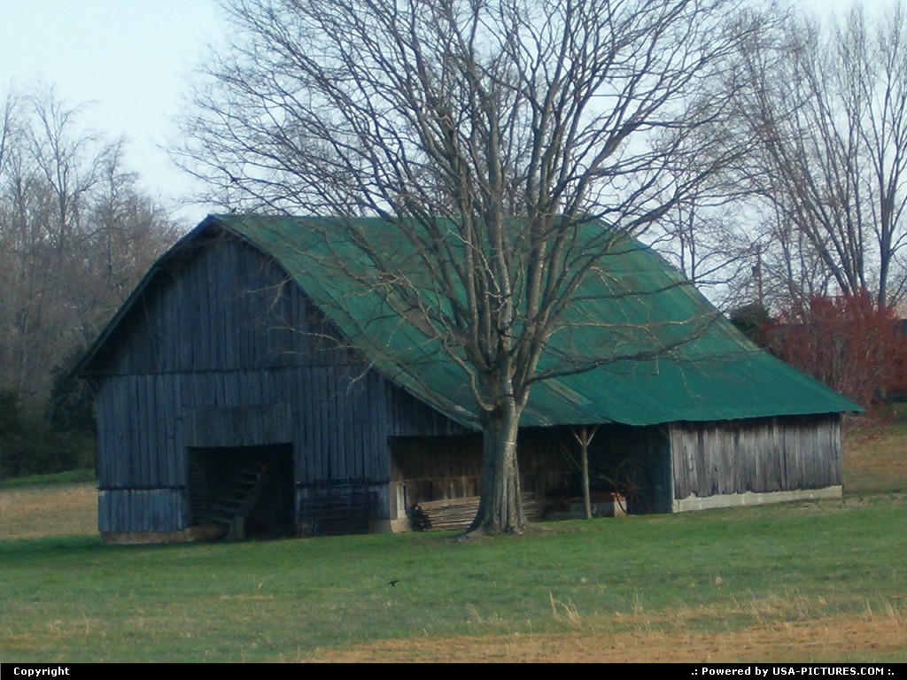 Picture by USA Picture Visitor: Cookeville Tennessee   barn