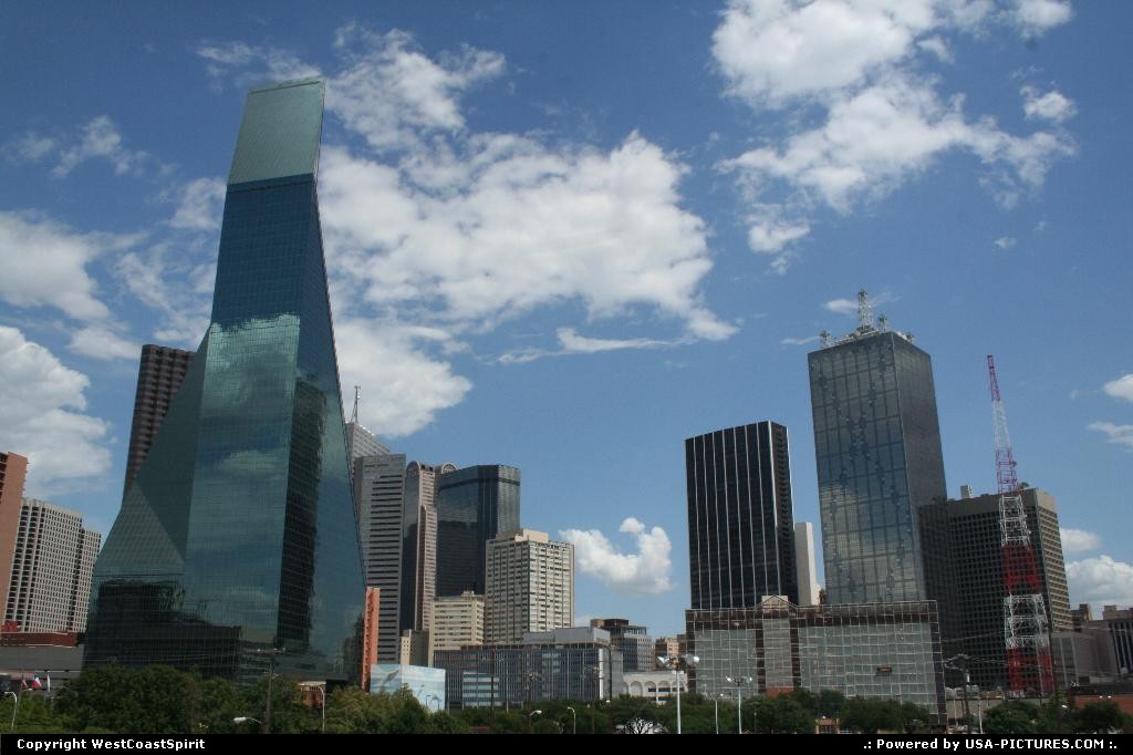 Picture by WestCoastSpirit: Dallas Texas   building, skyline