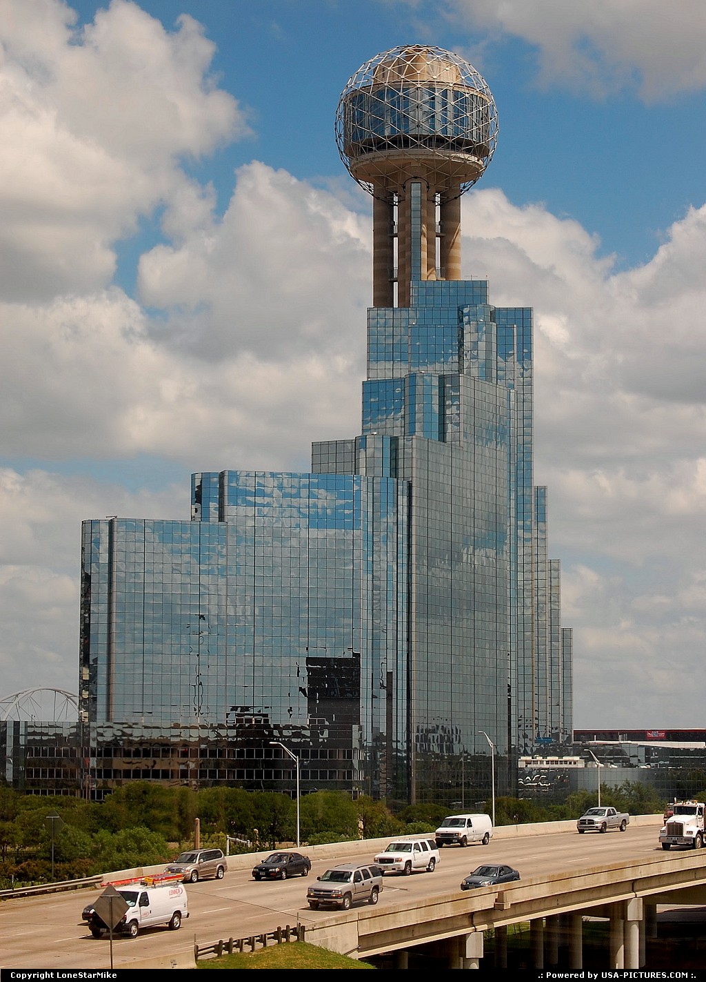 Picture by LoneStarMike: Dallas Texas   skyscraper, observation, lounge, highway
