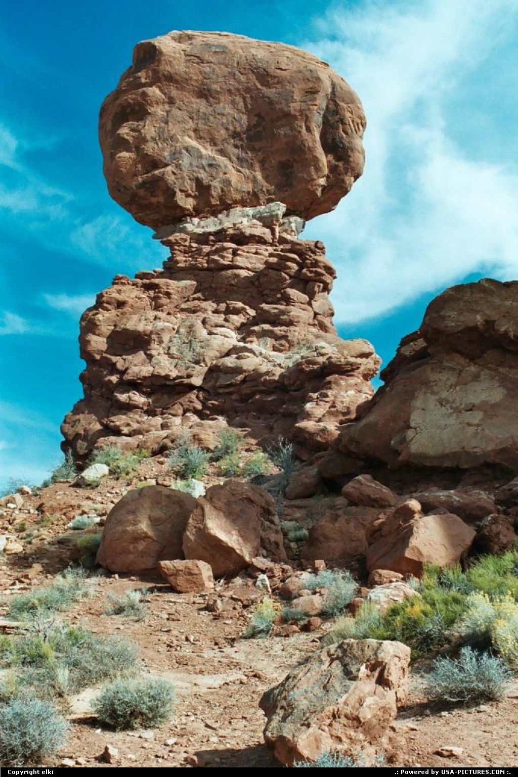 Picture by elki:  Utah Arches Balanced Rock rock, trail
