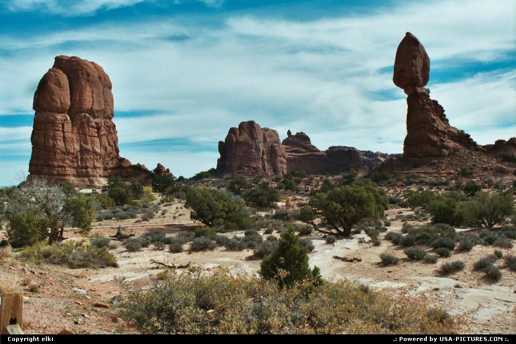 Picture by elki:  Utah Arches Balanced Rock rock, trail