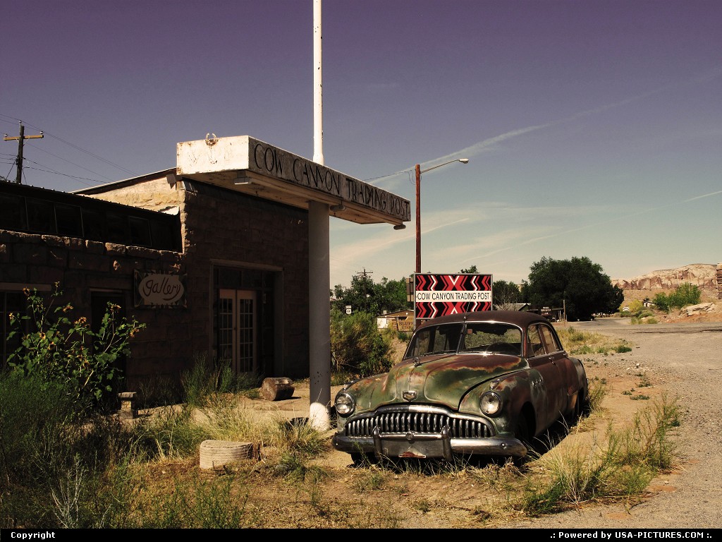 Picture by Parmeland: Bluff Utah   OLD CAR