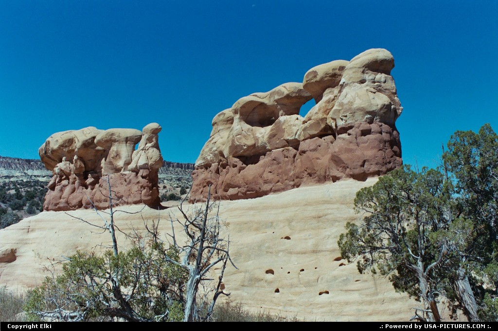 Picture by elki: Escalante Utah   arche, rock