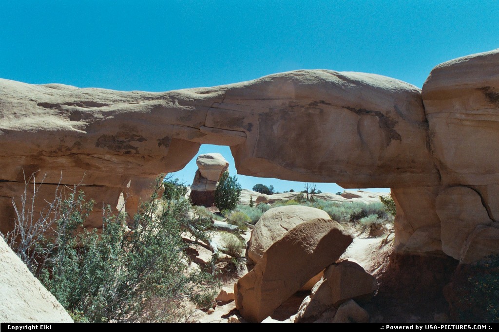 Picture by elki: Escalante Utah   arche, rocher