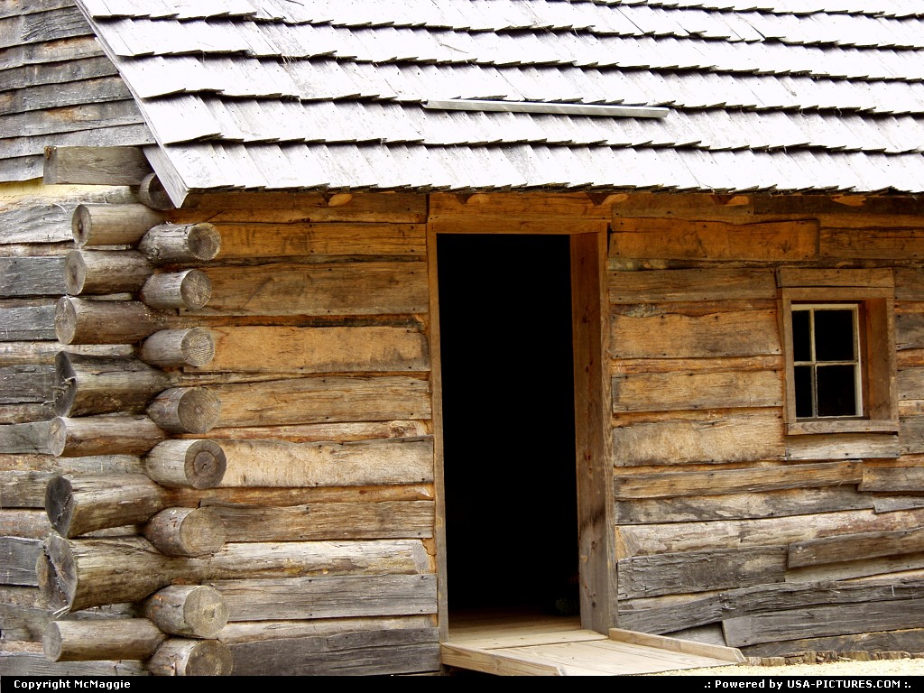 Picture by McMaggie: Williamsburg Virginia   log cabin, cabin, historic building, Jackson House, Freedom Park, free black settlement, James City County, Williamsburg, Virginia, black history, parks, museums